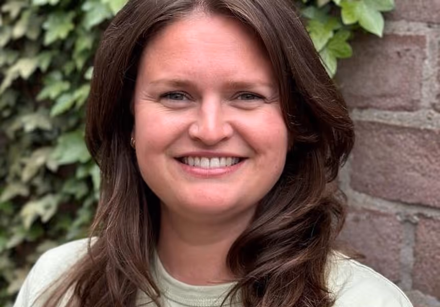 Kate
de Vries